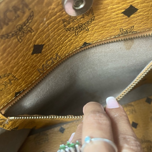 MCM CHAIN TOTE BAG - Picture 10 of 11